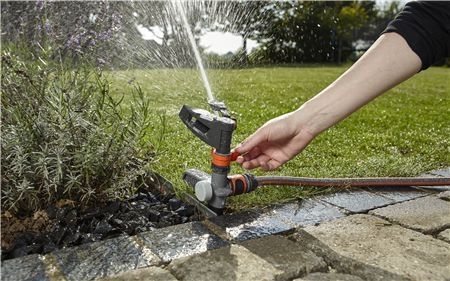 GARDENA 813620 Premium Impuls-, Kreis- und Sektorenregner auf Metallspike