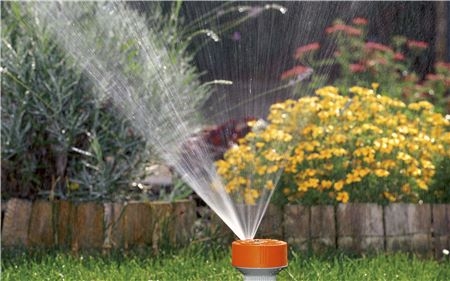 GARDENA 2068-20 Classic 4-Flächenregner Twist-Aktion