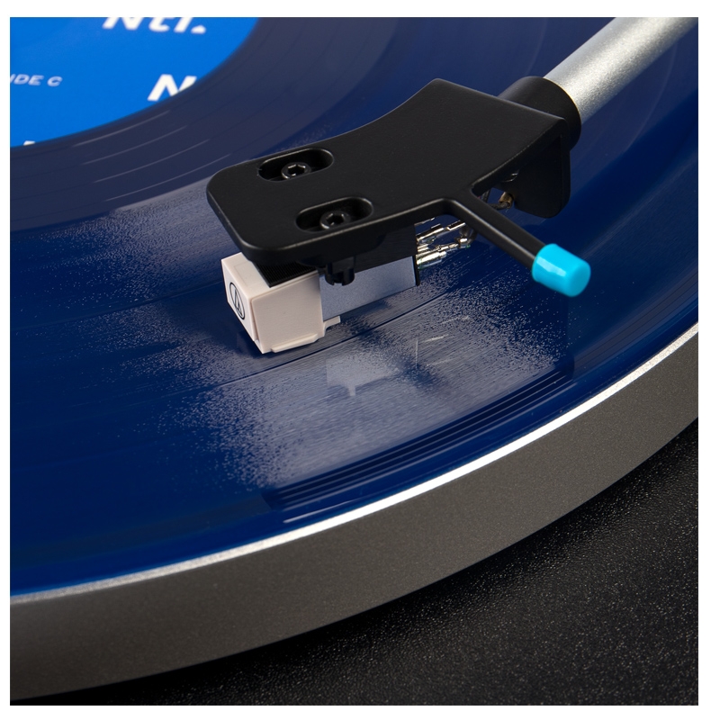 Blaupunkt TT 100 C Plattenspieler mit gefederten Standfüßen und Deckel