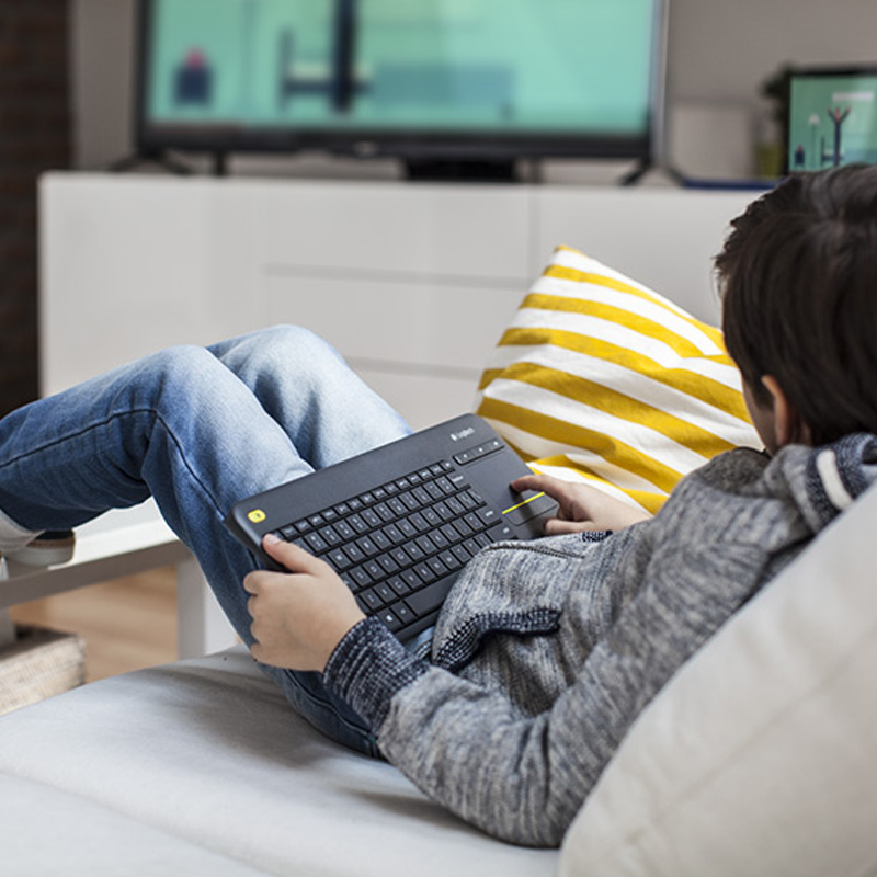 Logitech K400 Plus Touch Wireless Tastatur schwarz