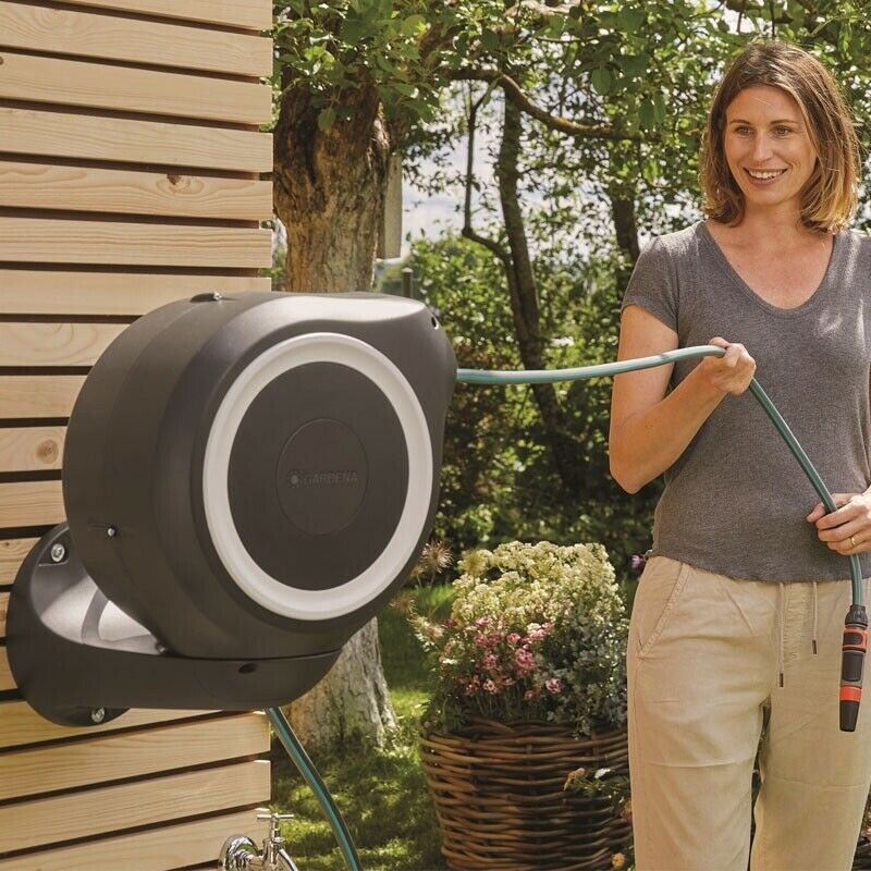 GARDENA 18602-20 Wand-Schlauchbox RollUp S (weiß) 15 m